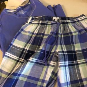 GirlsT-shirt top an flannel bottoms